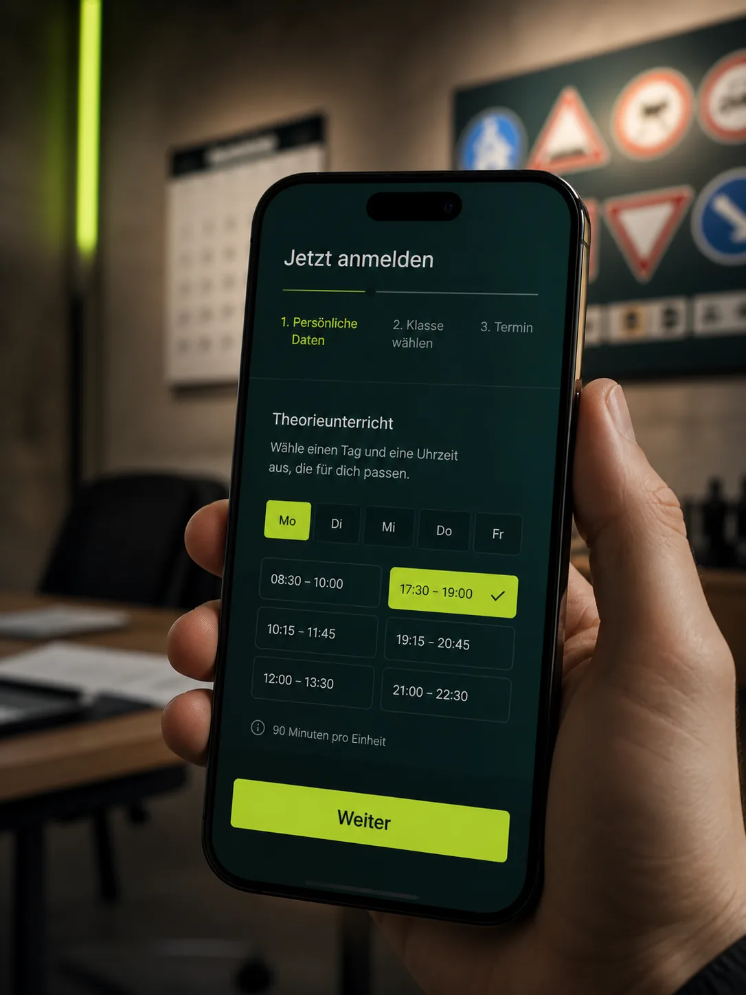 Fahrschule-Website auf dem Smartphone – mobile Anmeldung mit Theorie-Terminkalender